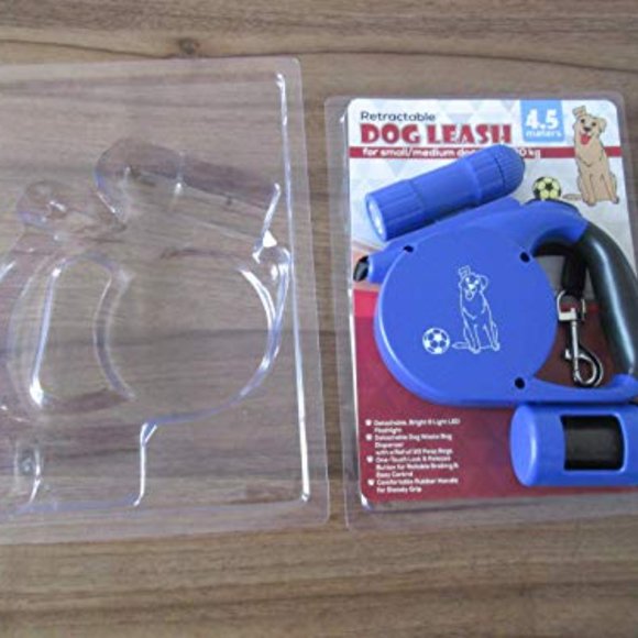 Retractable dog leash with LED flashlight & waste bag dispenser - Picture 4 of 7